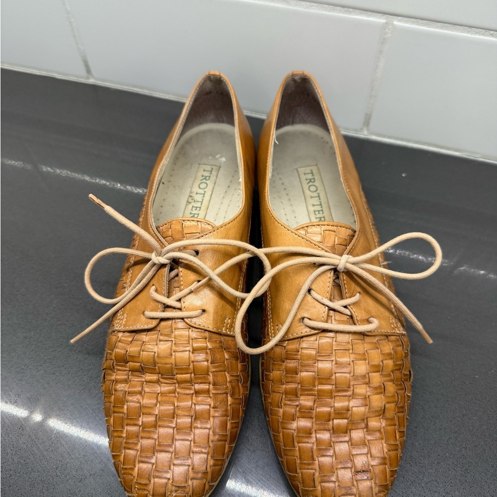 Women's Tan Leather Woven Oxford Shoes - Picture 3 of 4